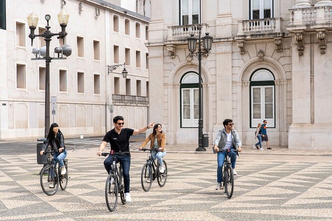 Lisbon 360 City Tour: Bike Tour, Boat Trip and Helicopter Flight - Relaxing Boat Ride