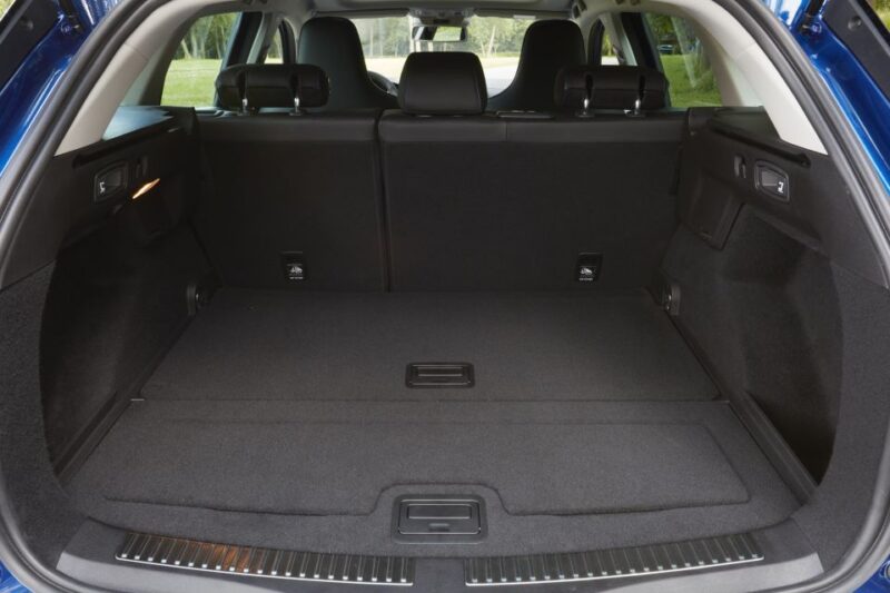 Lisbon Airport: Cascais/Estoril/Sintra Private Transfer - Whats Included