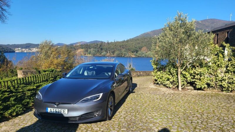 Lisbon: Airport Transfer in an Executive Vehicle - Key Points