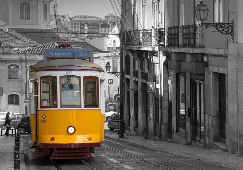 Lisbon Airport: Transfer To/From Oeiras, Cascais or Sintra - Vehicle and Amenities