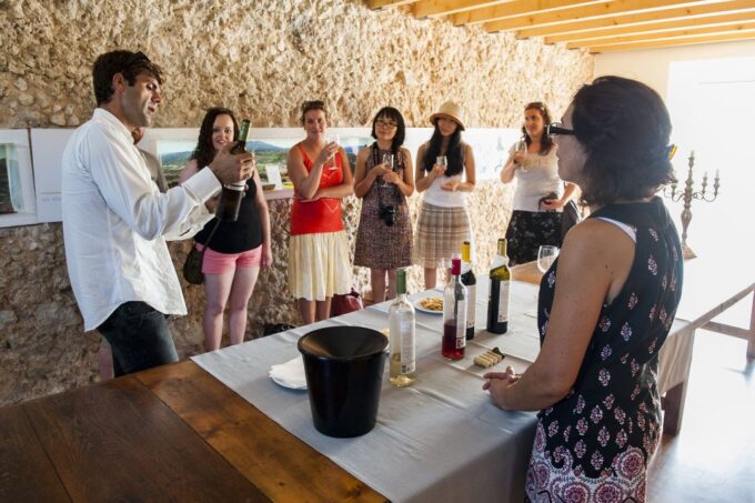 Lisbon: Arrábida and Sesimbra Day Trip With Wine - Relax on the Beach