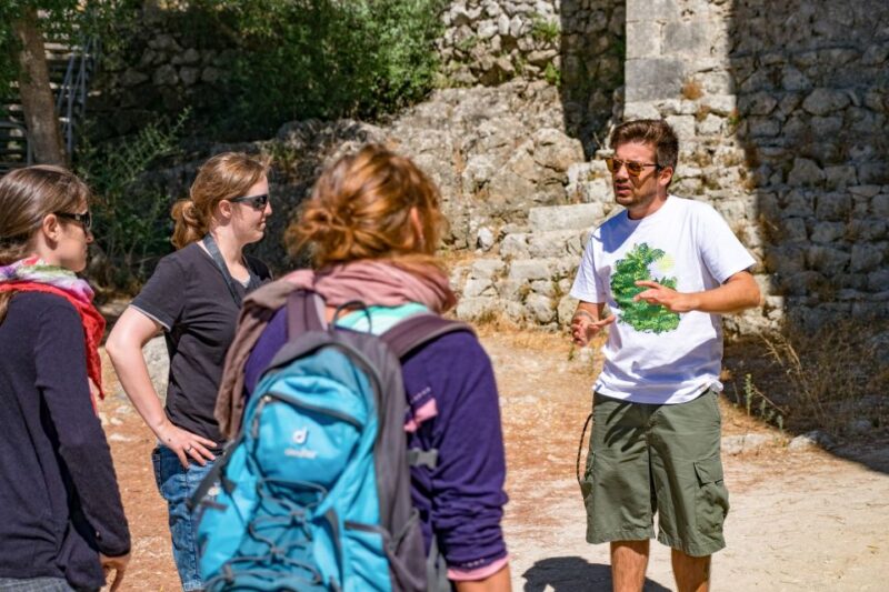Lisbon: Arrábida Natural Park and Sesimbra Day Trip - Guide and Language