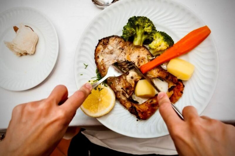 Lisbon: Authentic Fado Show, Dinner and Night Tour - Fado Experience