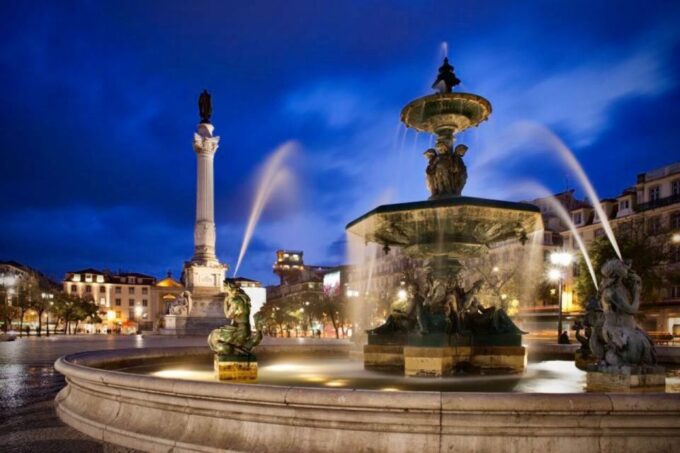 Lisbon: Authentic Fado Show, Dinner and Night Tour - Dining and Drinks