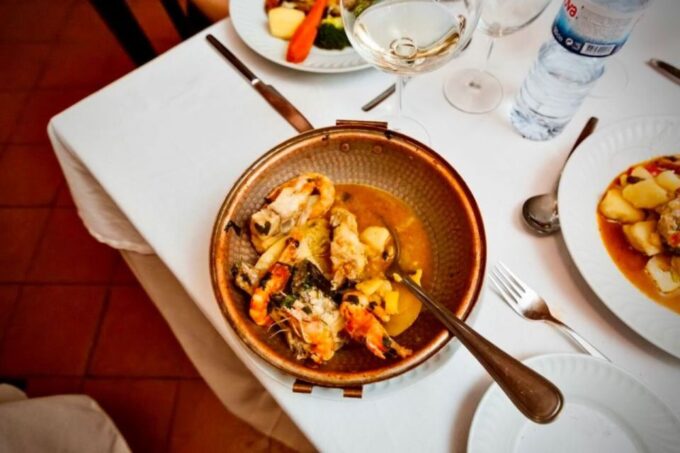 Lisbon: Authentic Fado Show, Dinner and Night Tour - Guide and Group Size