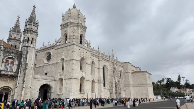 Lisbon: Belem Tour With Pastries + Jerónimos Monastery Visit - Explore Lisbons Iconic Landmarks