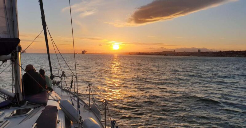 Lisbon: Day, Afternoon, or Sunset Boat Cruise With Wine - Included Amenities and Services