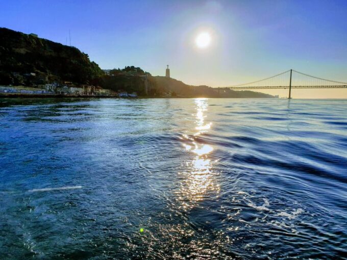 Lisbon: Day, Afternoon, or Sunset Boat Cruise With Wine - Cruise Duration and Languages