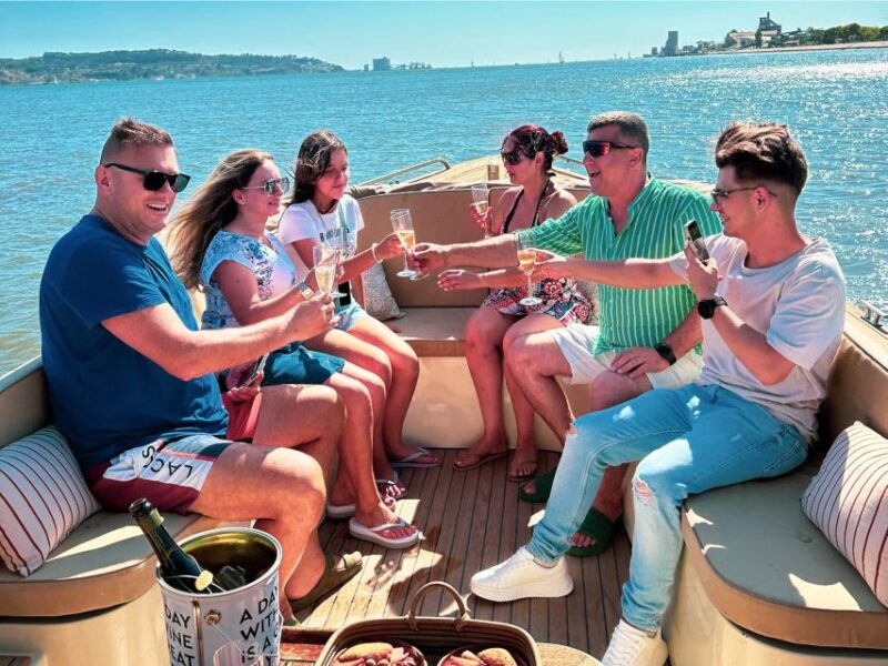 Lisbon: Daytime or Sunset Cruise With Welcome Drink - Inclusives and Amenities