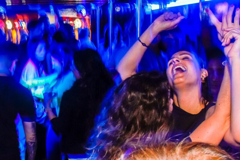 Lisbon: Disco Night Cruise With DJ and Open Bar - Experience Highlights