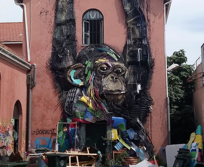 Lisbon: Discover Lisbons Amazing Street Art With a Car - Vibrant Neighborhoods