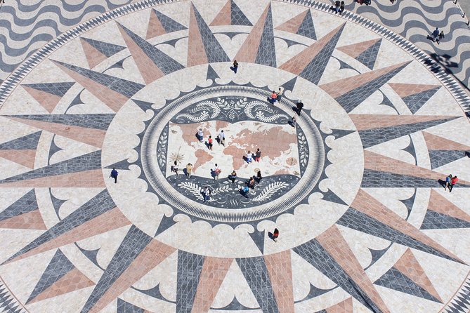 Lisbon Downtown & Alfama With a Guide Walking Tour - Meeting Point