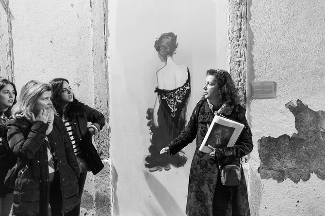 Lisbon Fado Walking Tour (With a Fado Singer) - Fado Singer and Performance