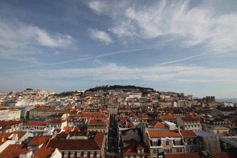 LISBON GRAND EXPERIENCE Tuktuk Tour in German - Experience Description
