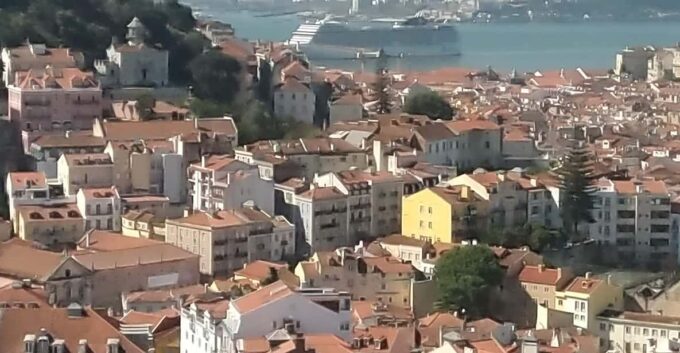 Lisbon Half Day: Private Tour of the Citys Charms - Tour Duration and Group Size