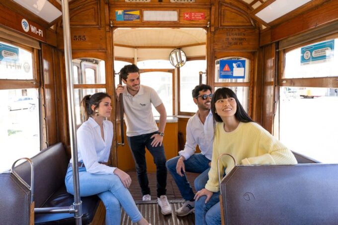 Lisbon: Helicopter Ride, Boat Trip, & Old Town Walking Tour - Meeting Point