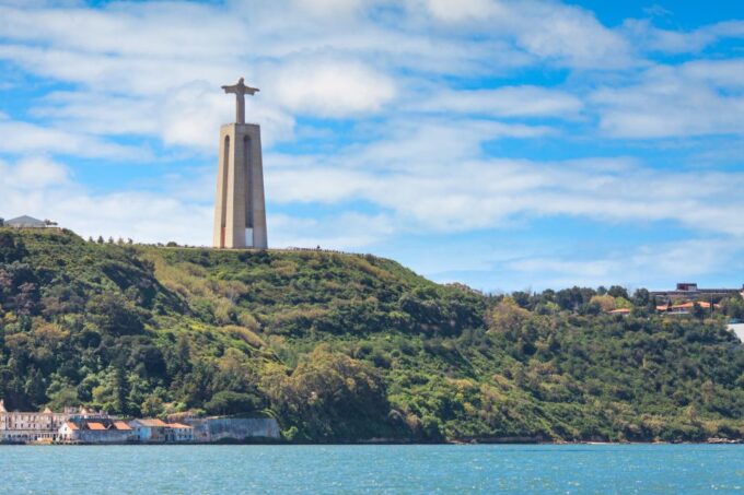 Lisbon: Hop-on Hop-off Bus & River Cruise - Castle Line