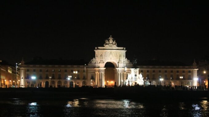 Lisbon: Luxury Sailboat Cruise at Night - Frequently Asked Questions