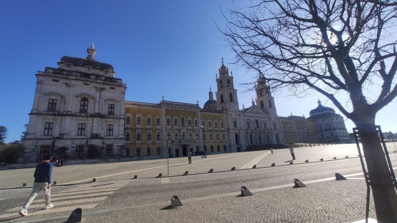 Lisbon: Mafra Palace, Sobreiro, and Ericeira Day Trip - Vehicle Amenities and Inclusions