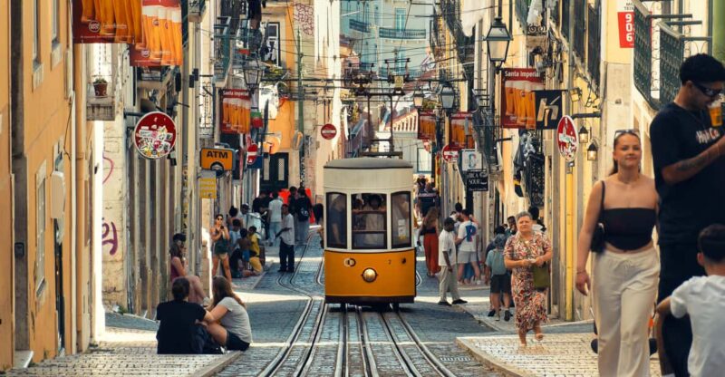 Lisbon: Magical-Mystery-Walkingtour for Photographer - Key Points