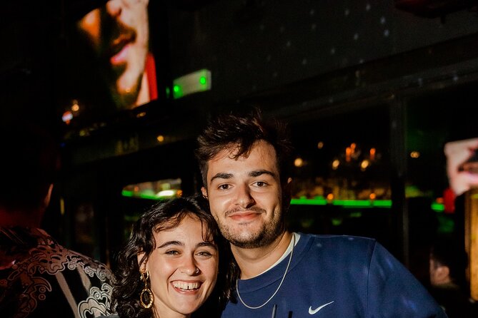 Lisbon Night Pubcrawl: 1h Open Bar, Shots & VIP Club Entry - Meeting and End Points