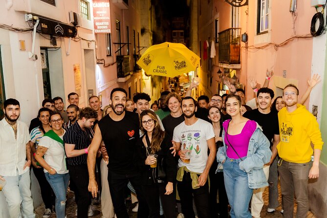 Lisbon Night Pubcrawl: 1h Open Bar, Shots & VIP Club Entry - Alcoholic Beverage Options