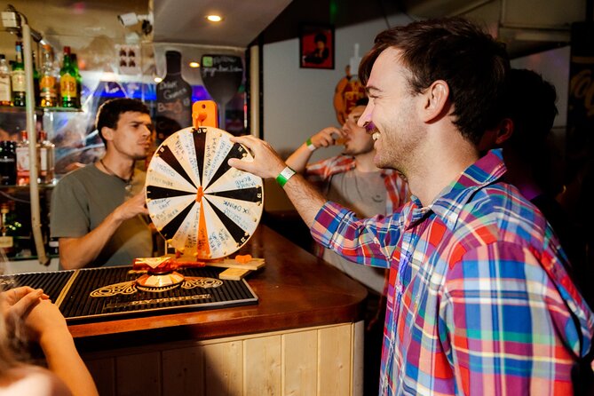 Lisbon Night Pubcrawl: 1h Open Bar, Shots & VIP Club Entry - Exclusive Drink Deals