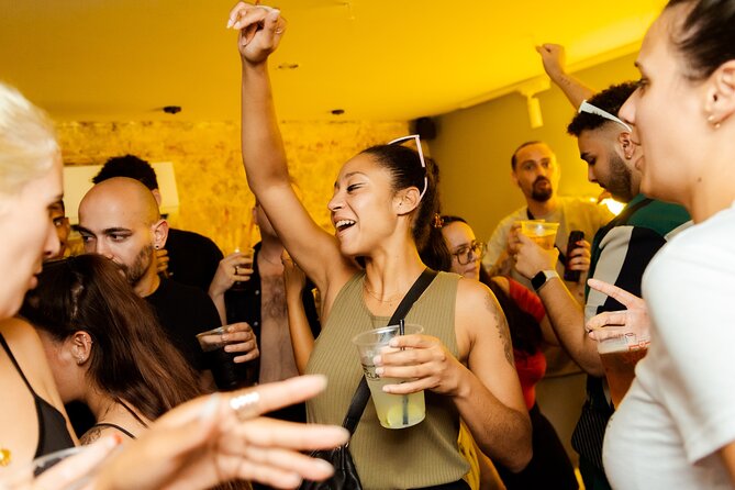 Lisbon Night Pubcrawl: 1h Open Bar, Shots & VIP Club Entry - Cancellation Policy