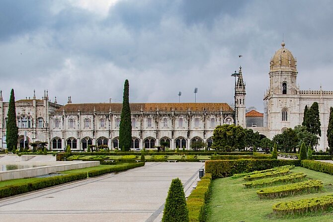 Lisbon Odyssey: Full-Day Journey Through History and Culture - Navigating Lisbons Hills