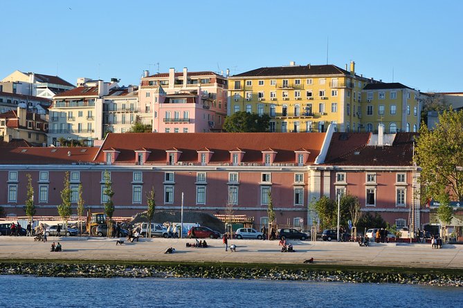 Lisbon Old Town Sailng Cruise With a Drink- 2h Small Group Tour - Booking and Cancellation Policies