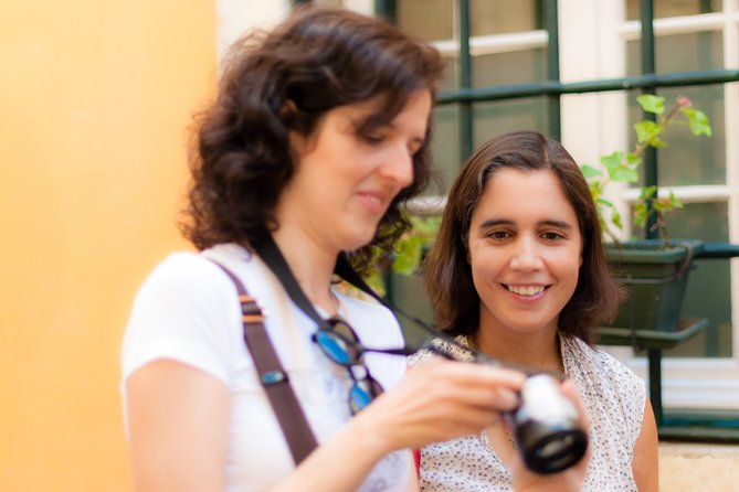 Lisbon Photography Walk With a Local - Capturing Local Interactions