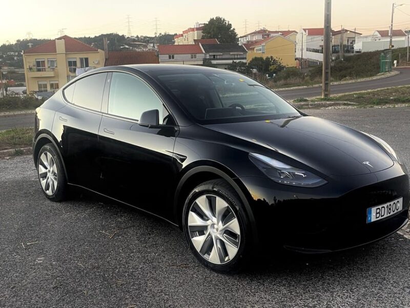 Lisbon-Porto Transfer Stopping in Óbidos, Nazaré and Aveiro - Included Services