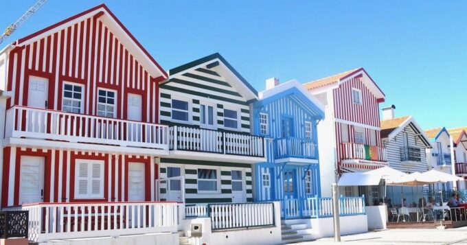 Lisbon-Porto Transfer Stopping in Óbidos, Nazaré and Aveiro - Frequently Asked Questions
