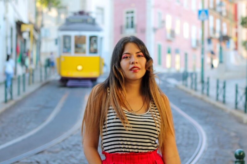 Lisbon: Preserve Your Travel Memories With a Photoshoot Tour - Language and Group Size