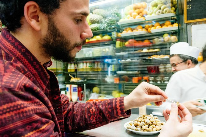 Lisbon Private Food Walking Tour With Locals: 6 or 10 Tastings - Visiting Lisbons Key Landmarks