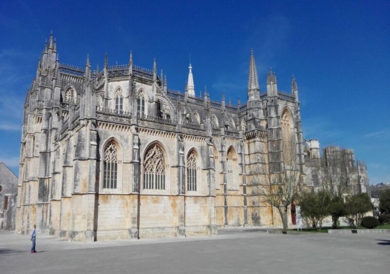 Lisbon: Private Guided Tour of Tomar, Batalha, and Alcobaça - Key Points