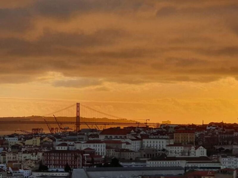 Lisbon: Private Highlights Tuk-Tuk Tour With Tapas and Wine - Included in the Tour