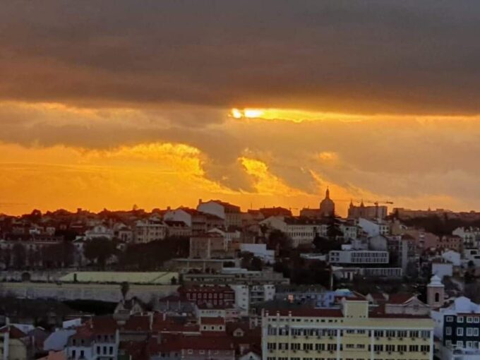 Lisbon: Private Highlights Tuk-Tuk Tour With Tapas and Wine - Sunset Views at Nossa Senhora Do Monte