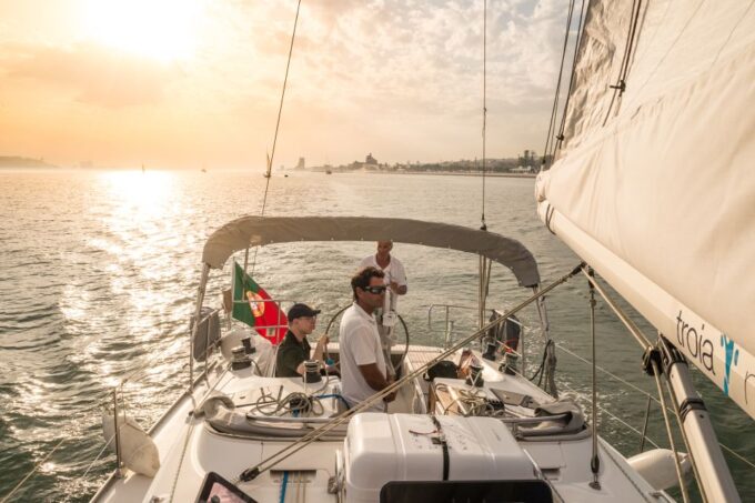 Lisbon: Private Sunset Cruise on the Tagus River With Drink - Special Features