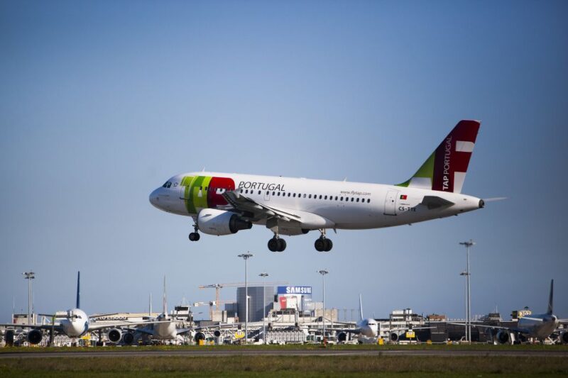 Lisbon: Private Transfer Between the Airport & Sesimbra Area - Pickup for Arrivals