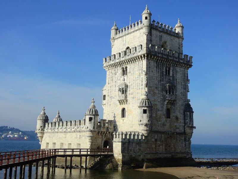 Lisbon: Private Transfer From Humberto Delgado Airport - Vehicle Amenities