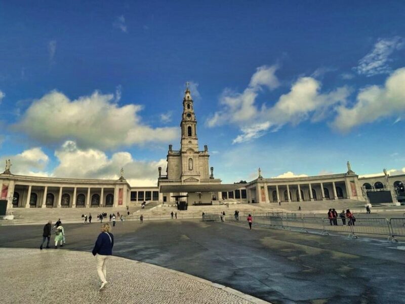 Lisbon: Private Transfer to Porto With Stops Until 3 Cities - Key Points