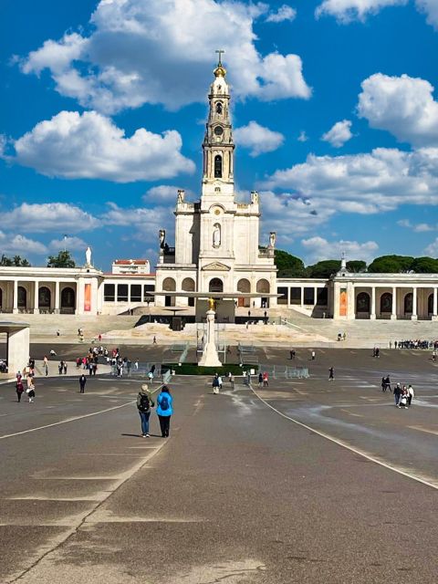 Lisbon: Private Transfer to Porto With Stops Until 3 Cities - Itinerary Details