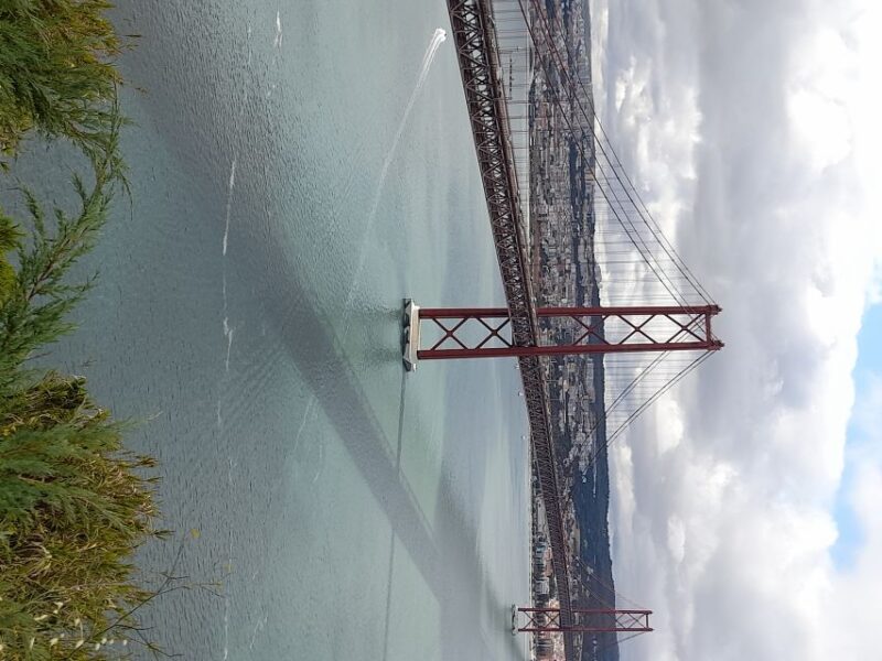 Lisbon: Private Tuk Tuk Tour Christ the King & Abril Bridge - Tour Highlights