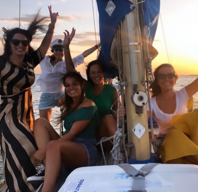 Lisbon: Sailboat Sunset Tour With a Drink - Itinerary Highlights