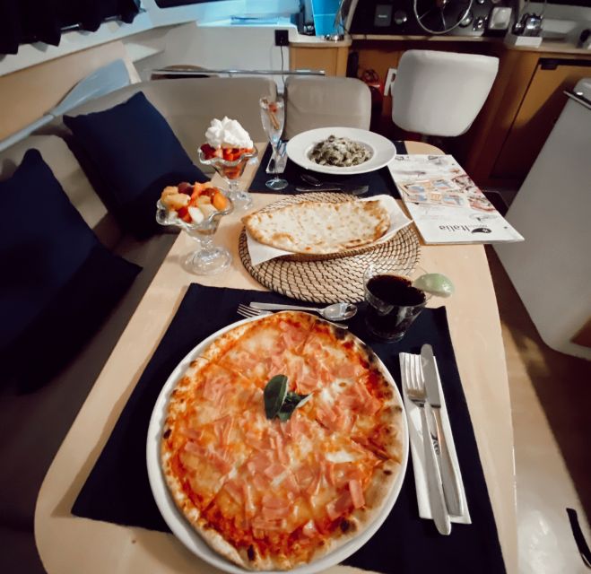 Lisbon: Sailing Romantic Sunset With Overnight and Meals - Romantic Atmosphere