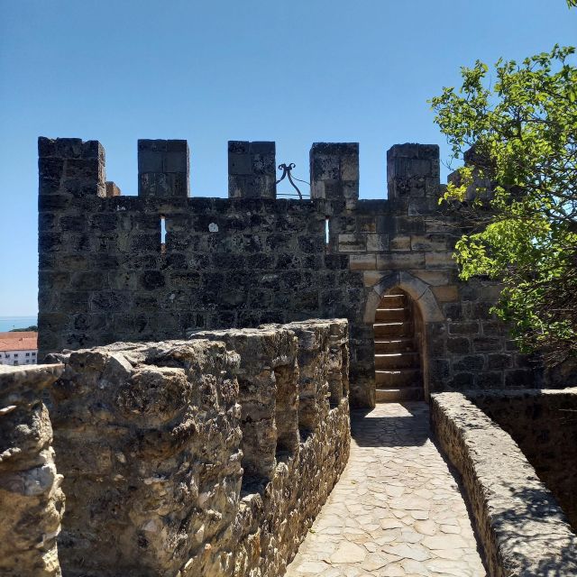 Lisbon: São Jorge Castle Skip-The-Line Entry With Audioguide - Booking and Last Admission