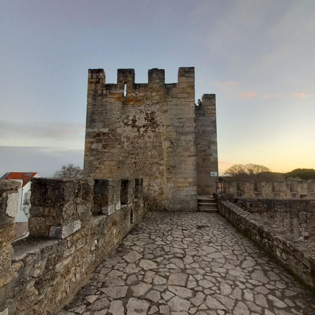 Lisbon: São Jorge Castle Skip-The-Line Entry With Audioguide - Audioguide Features