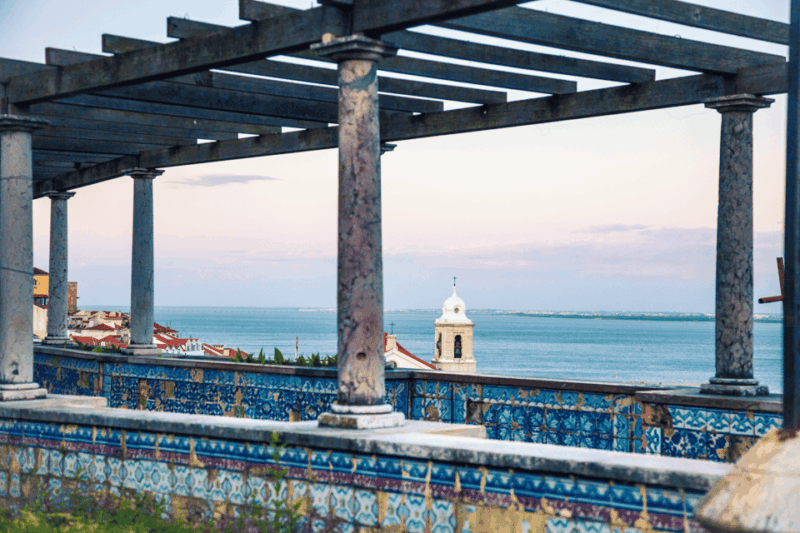 Lisbon: Self-Guided Highlights & History Walking Tour - Tour Features