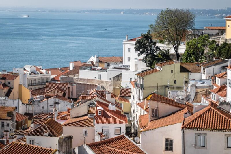 Lisbon: Self-Guided Walking Tour in Alfama - Key Points